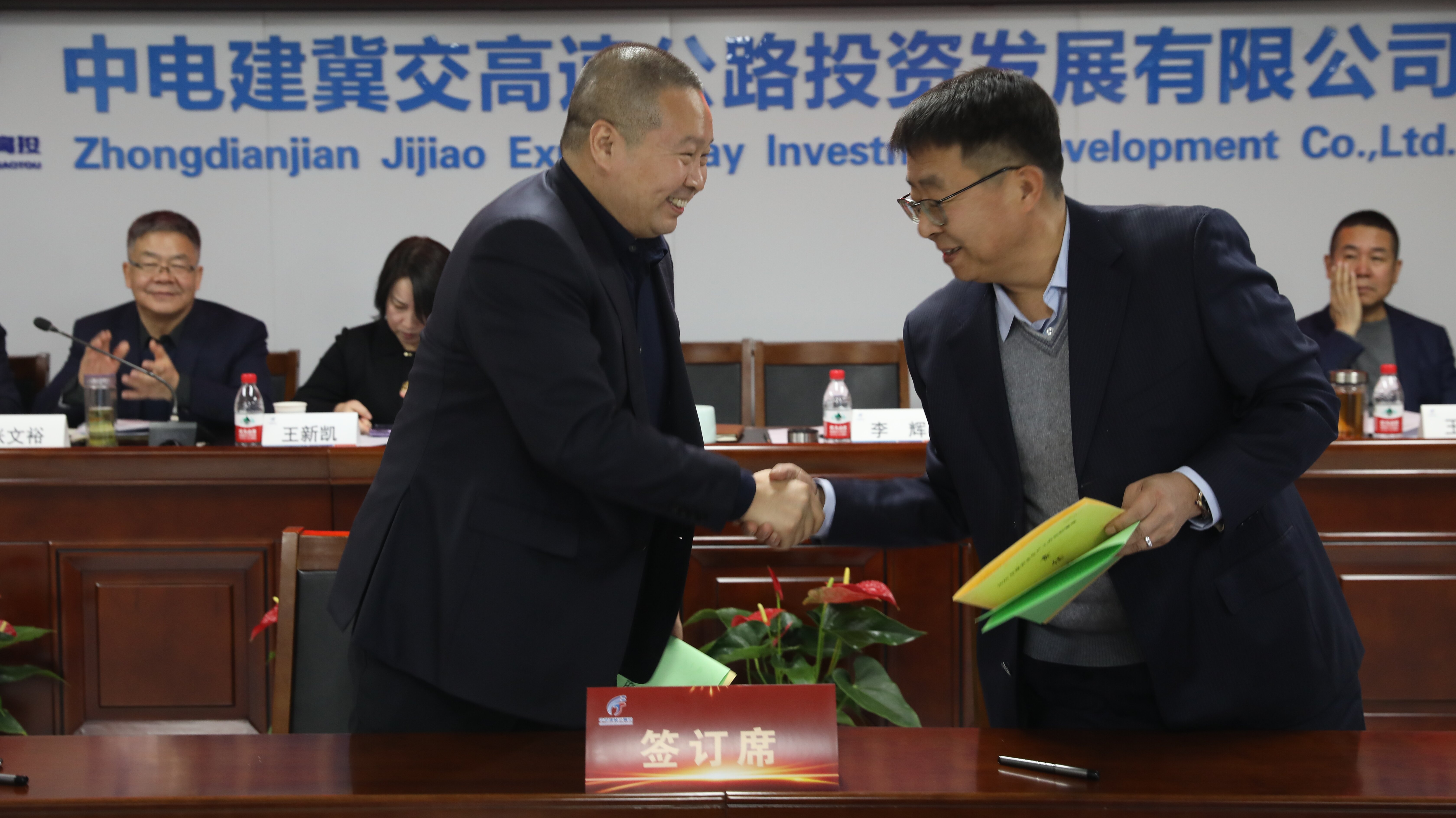 C:\Users\Administrator\Desktop\22.jpg C:\Users\Administrator\Desktop\22.jpg