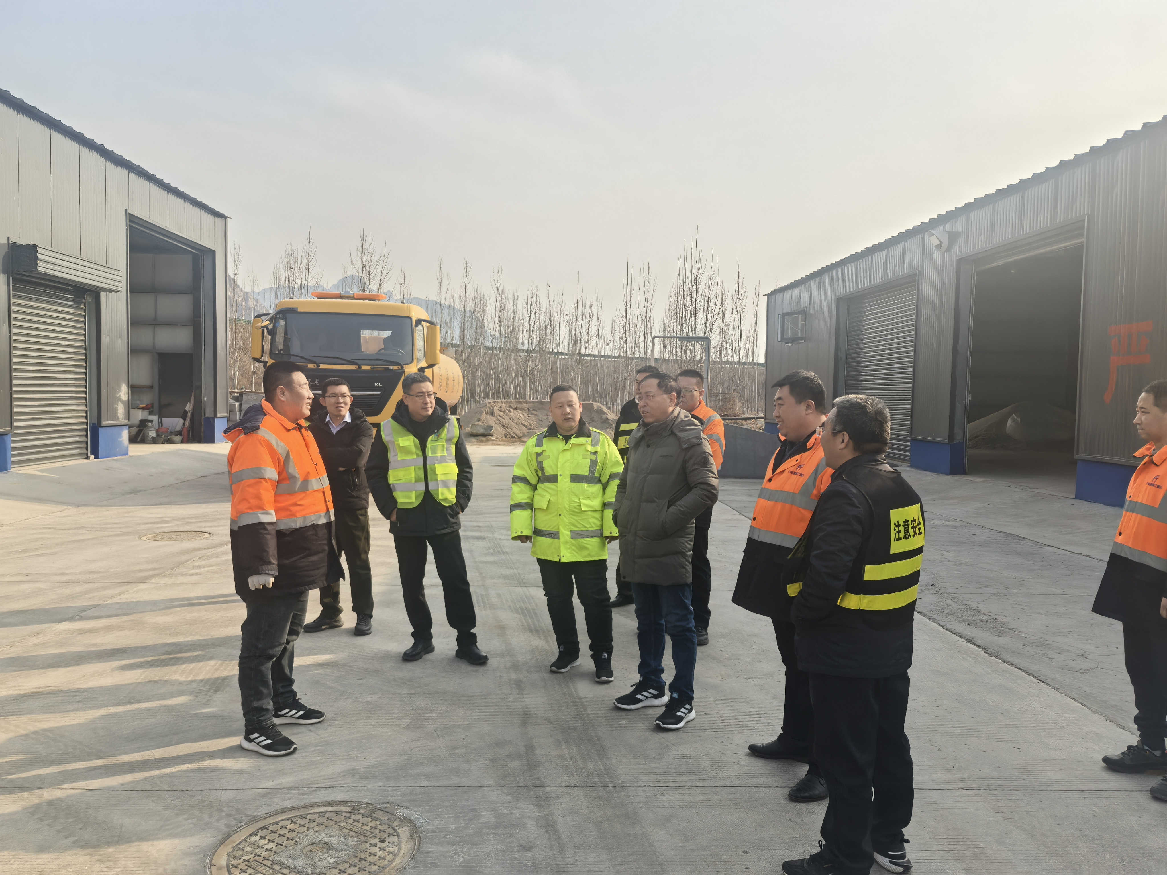 C:\Users\Administrator\Desktop\2.jpg C:\Users\Administrator\Desktop\2.jpg