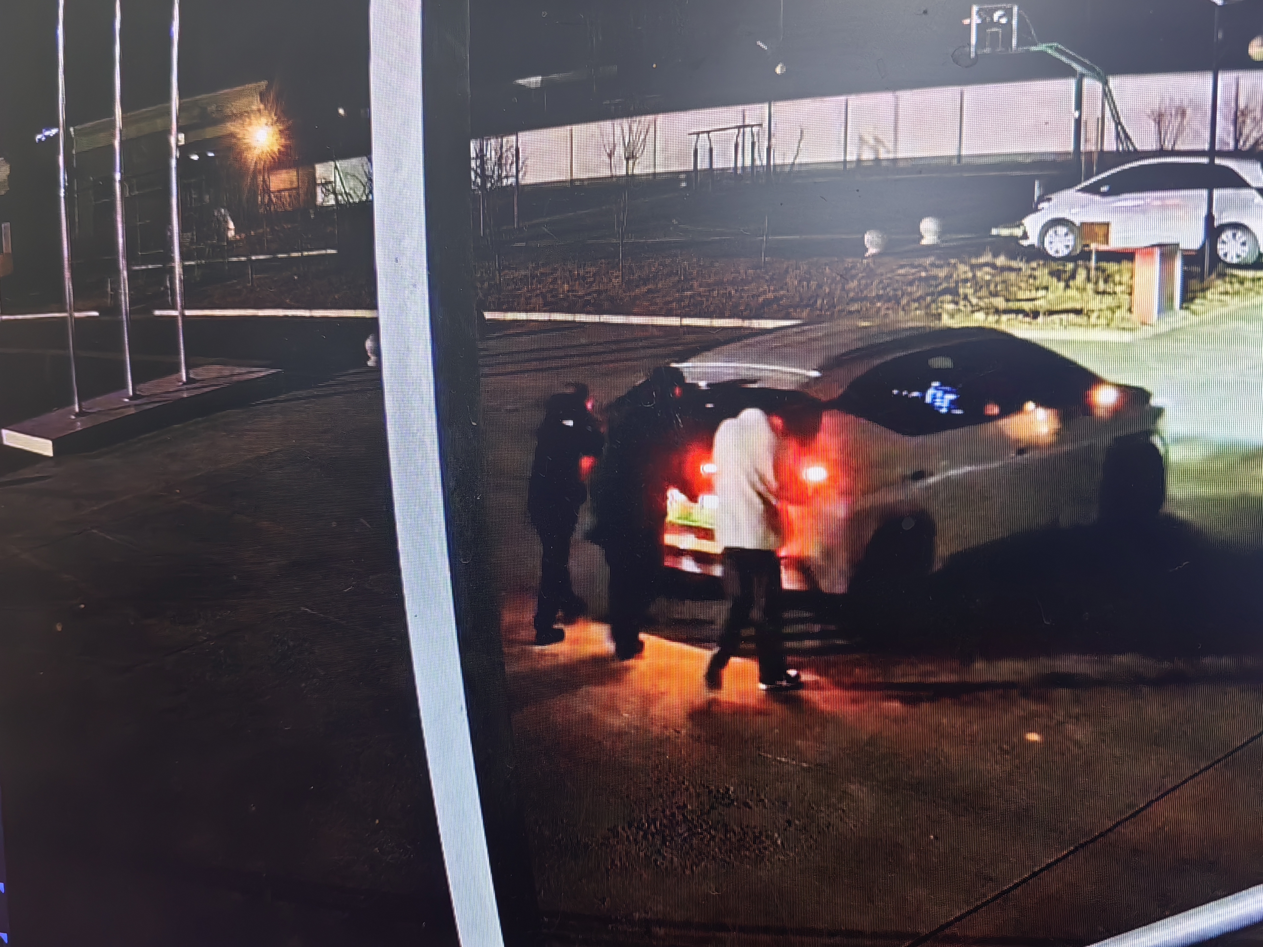 C:\Users\Administrator\Desktop\4.jpg C:\Users\Administrator\Desktop\4.jpg