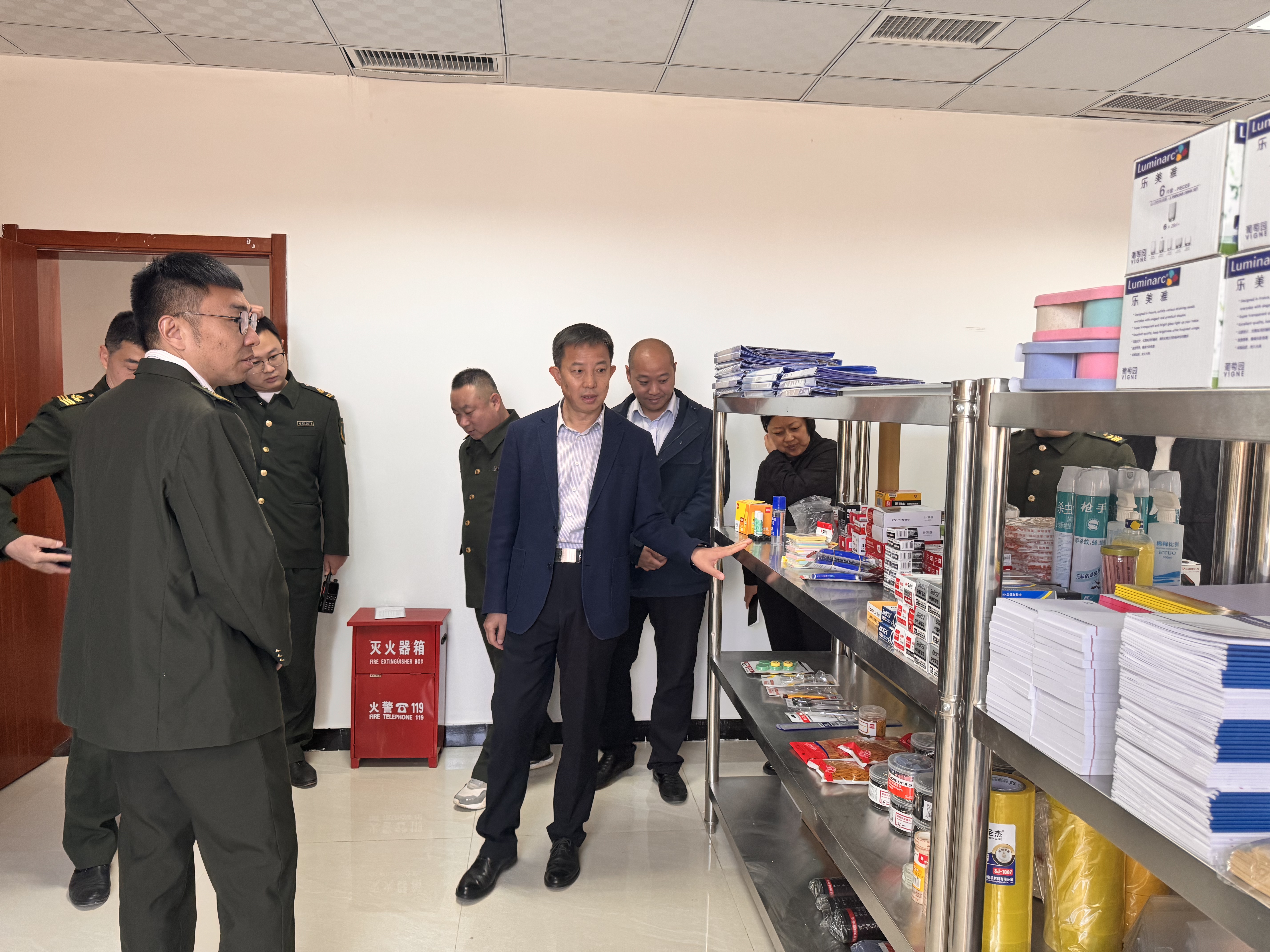 C:\Users\Administrator\Desktop\111.jpg C:\Users\Administrator\Desktop\111.jpg