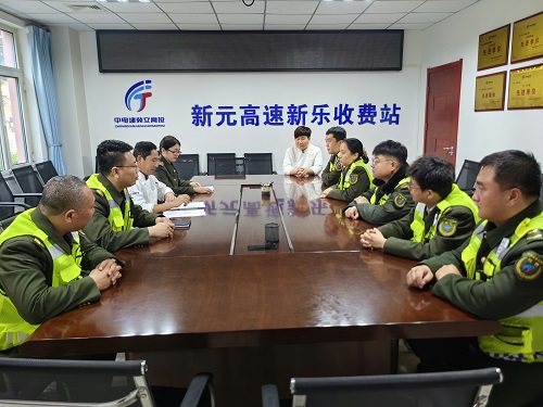 C:\Users\Administrator\Desktop\二班.jpg C:\Users\Administrator\Desktop\二班.jpg